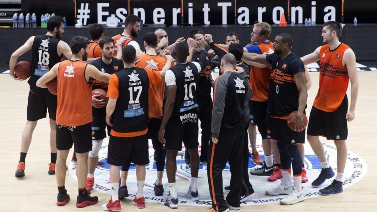 Los jugadores del Valencia Basket durante el entrenamiento previo a la final