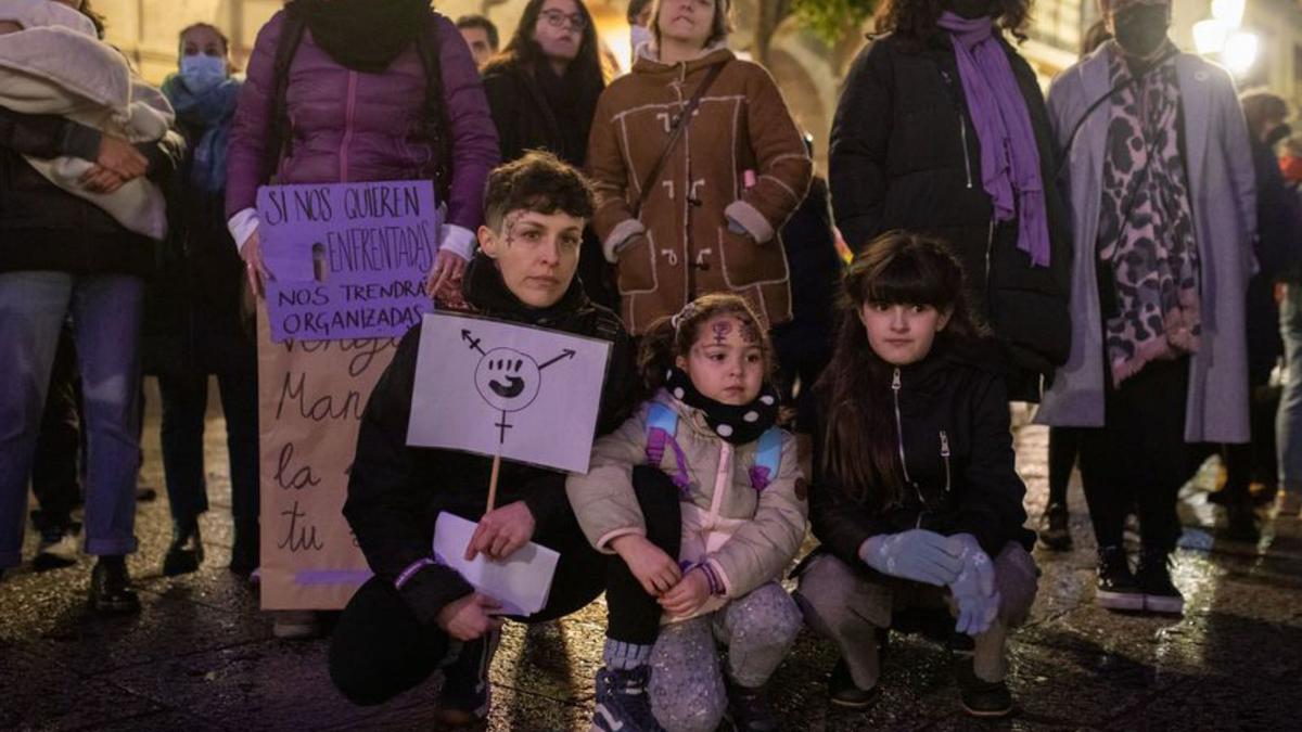 La Plaza Mayor se tiñe del morado irreductible de la mujer