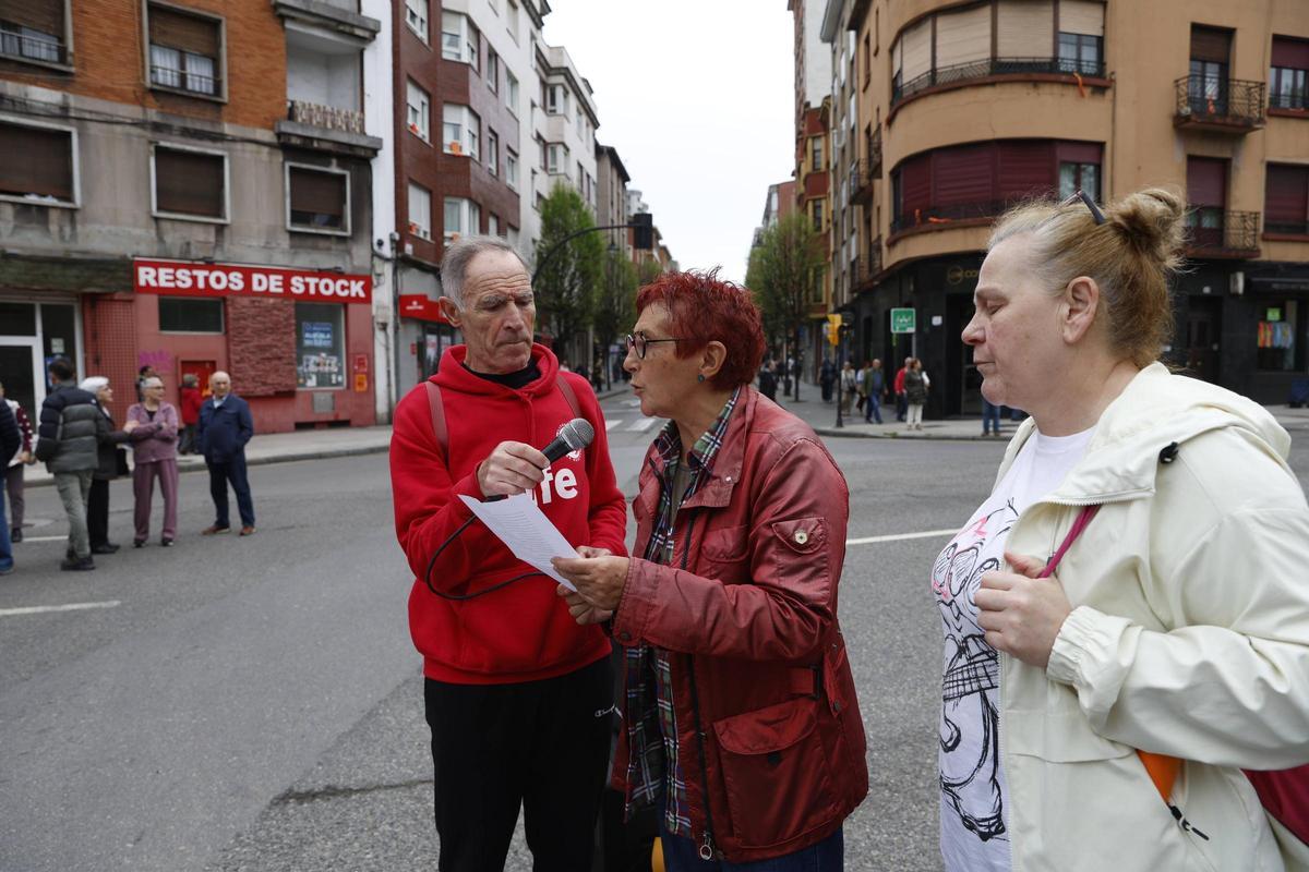 La protesta vecinal de La Calzada por los camiones en el barrio, en imágenes La protesta vecinal de La Calzada por los camiones en el barrio, en imágenes