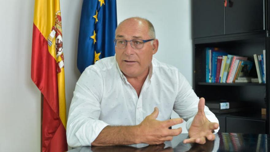 El director general, en su despacho de Gran Canaria.