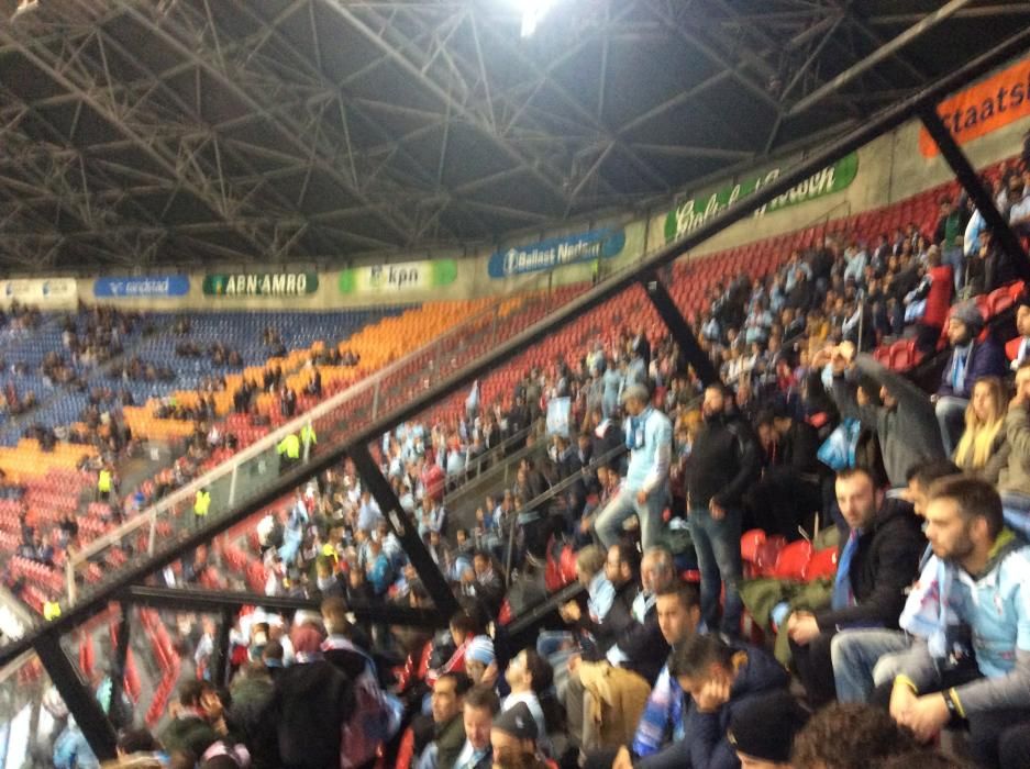 Ambiente celeste en el Amsterdam Arena