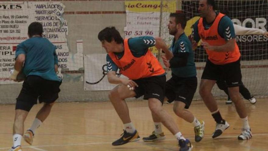 Serafín, Pepe y Eijo durante un entrenamiento de esta semana en O Gatañal. // Santos Álvarez