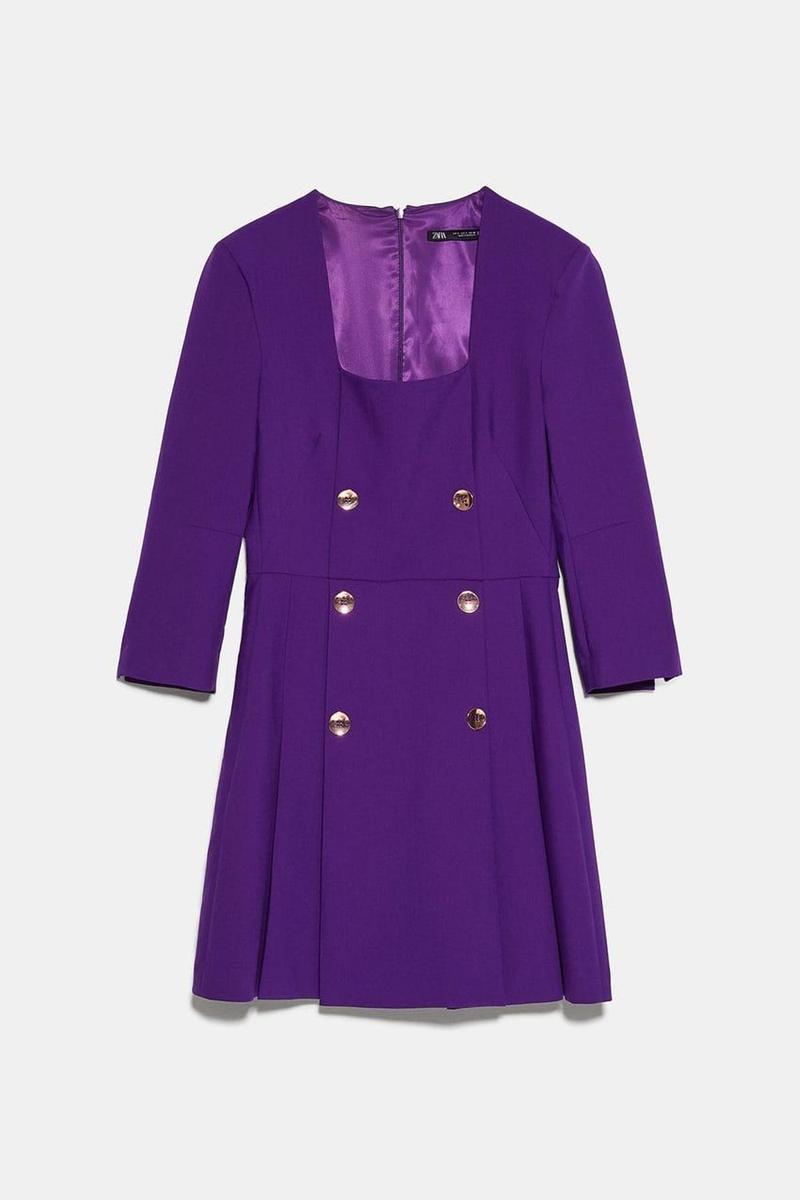 Vestido blazer morado de Zara. (Precio: 49,95 euros)