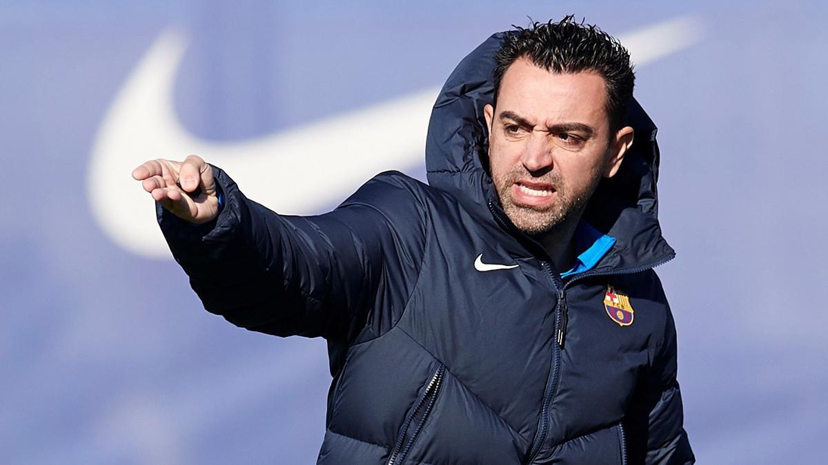 Xavi Hernández, técnico del Barça, durante un entrenamiento