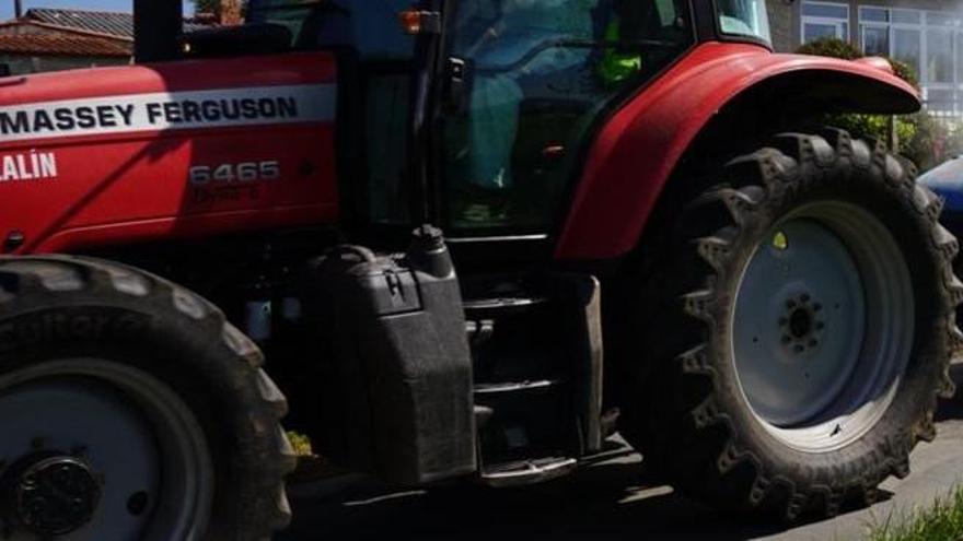 Muere un hombre de 60 años tras volcar con su tractor