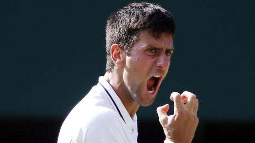 Novak Djokovic celebra su victoria.