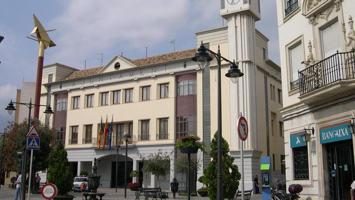 La fachada del ayuntamiento de Quart de Poblet.