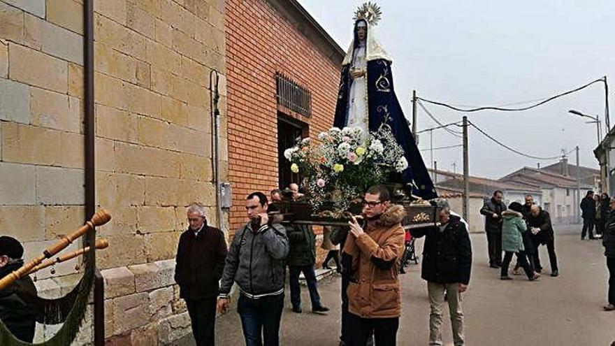 Nuestra Señora Virgen de la Paz, en procesión.