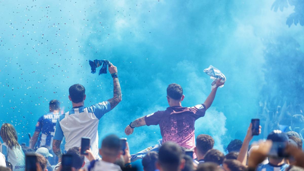 Fiesta en La Rosaleda para recibir al Málaga CF en la previa de su partido ante el Huesca