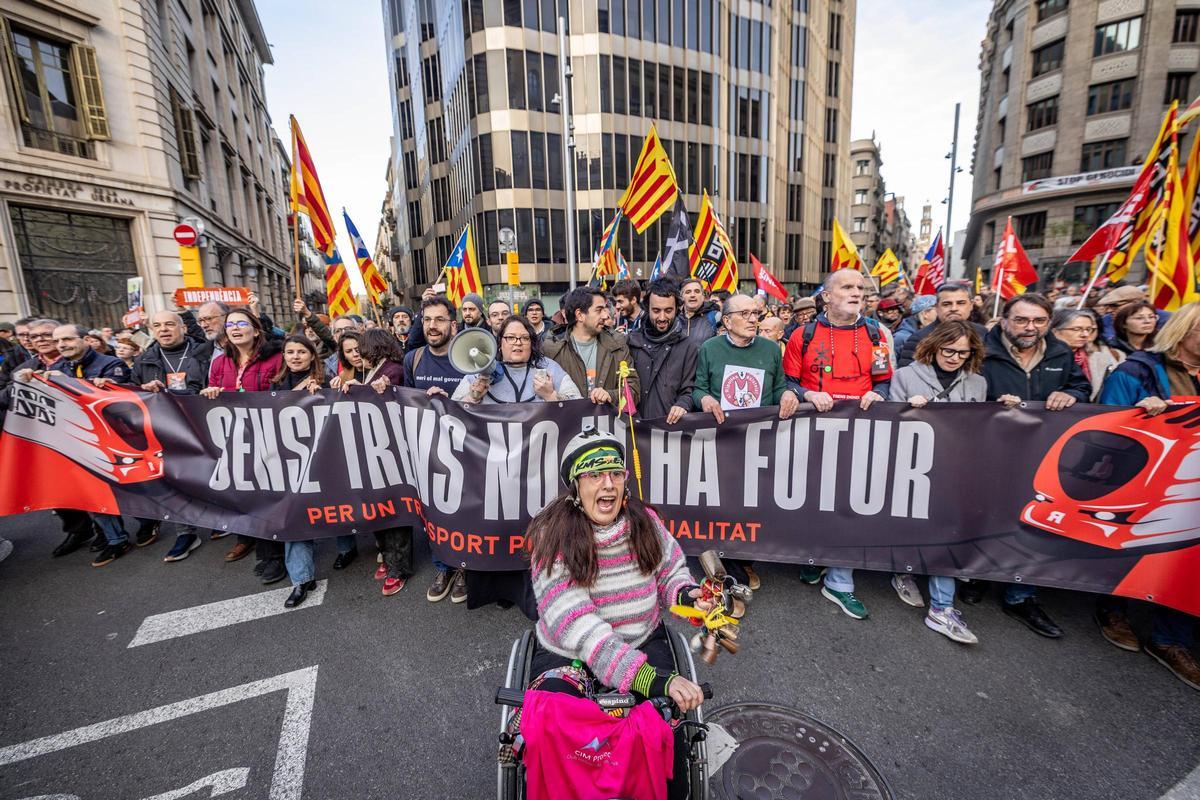 Los usuarios de Rodalies se manifiestan en Barcelona Los usuarios de Rodalies se manifiestan en Barcelona