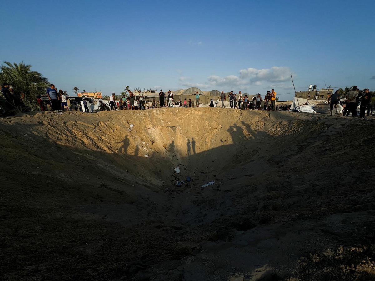 Decenas de muertos en un ataque israelí en una zona humanitaria cerca de Khan Younis