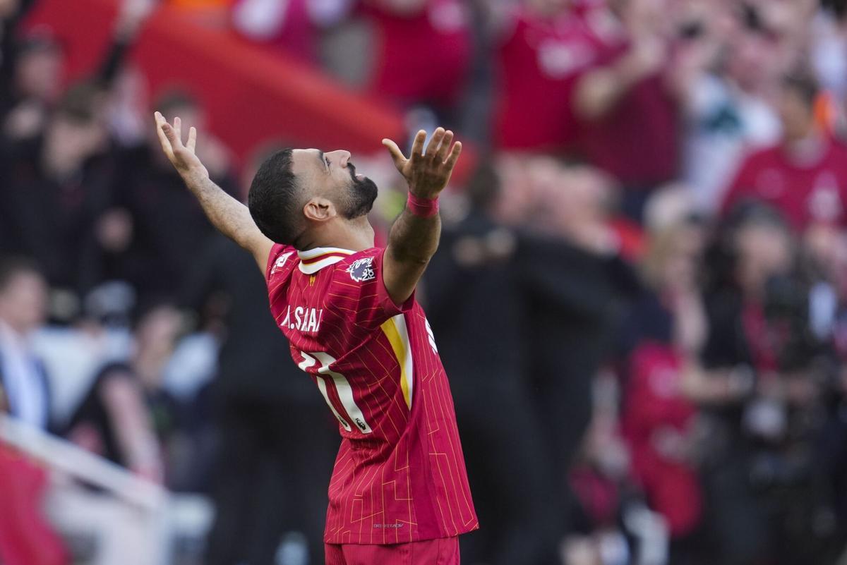 Salah celebra el gol que le convierte en el máximo goleador extranjero de la Premier League