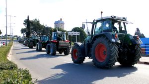 Tractorada d’agricultors al Vallès: «Necessitem accions contundents contra els senglars»
