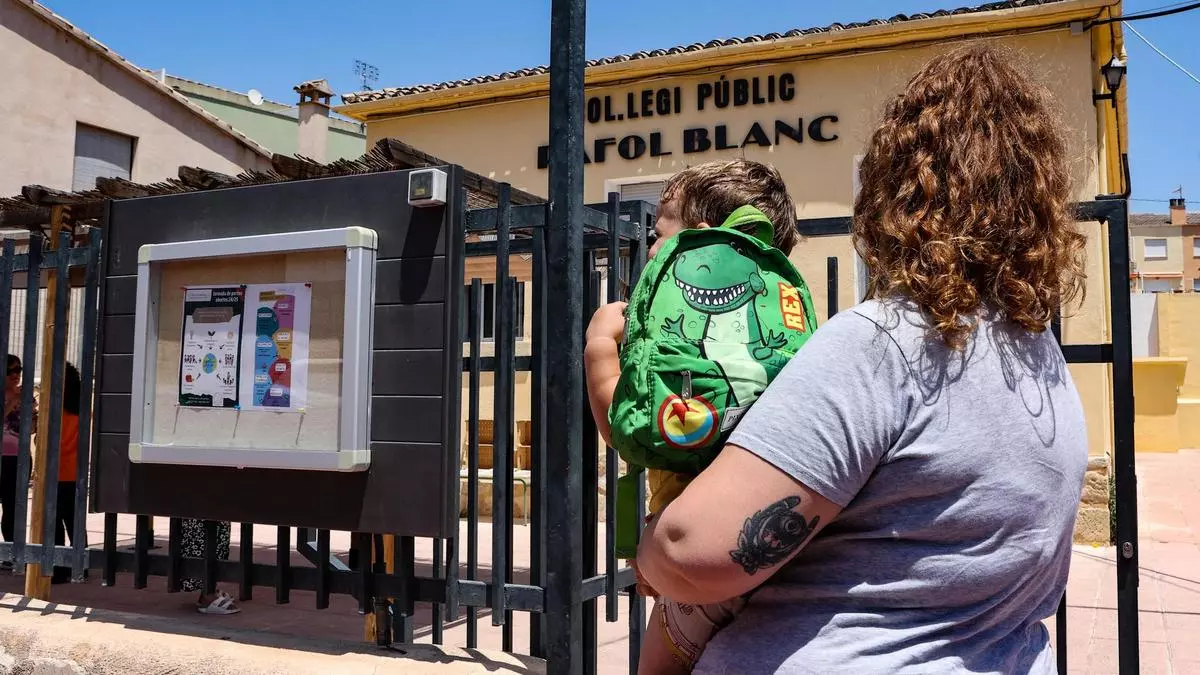 Familias de l'Alqueria d'Asnar se movilizan contra la pérdida de un aula de Infantil en el colegio