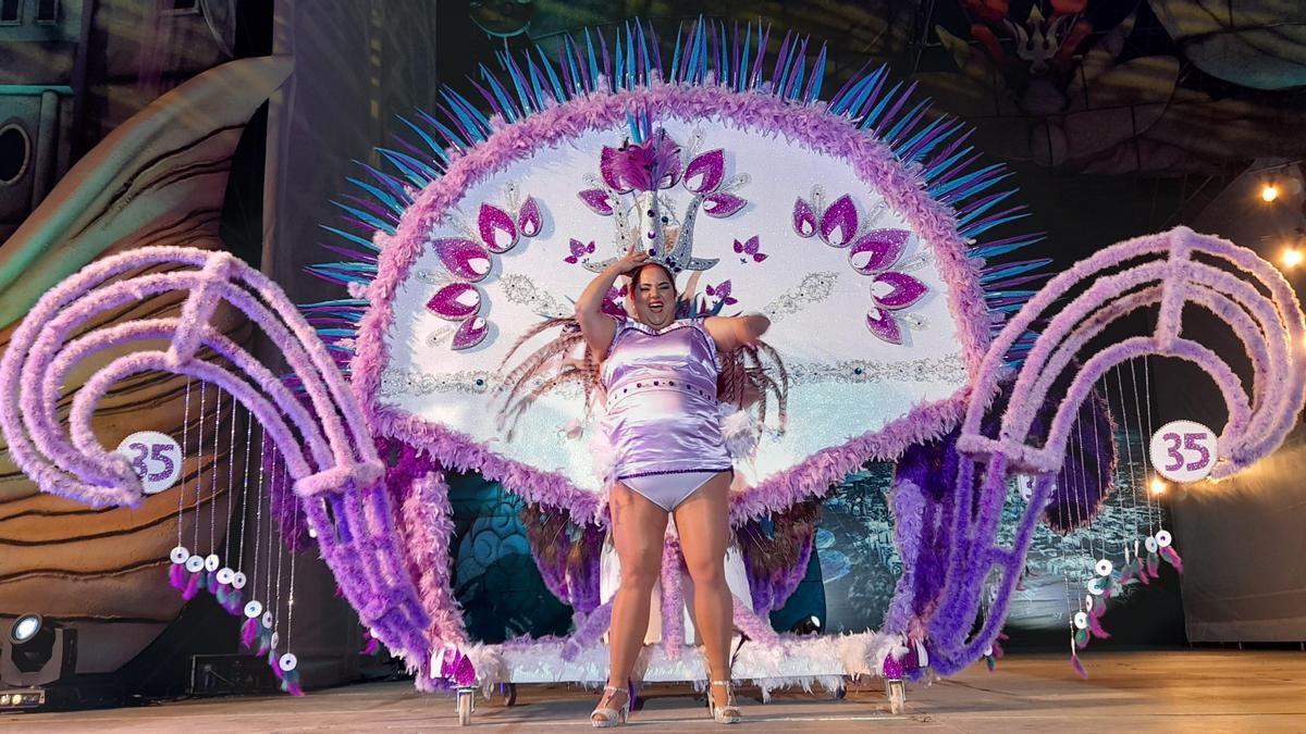 Desfile de reyes y reinas.