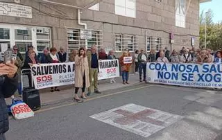 Santos anima a protestar en Vigo contra la «anomalía» de las urgencias en Cangas