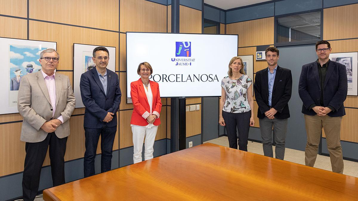 Representantes de Porcelanosa y de la UJI reunidos para dar forma al contenido de la Aula Porcelanosa de Talento y Excelencia.