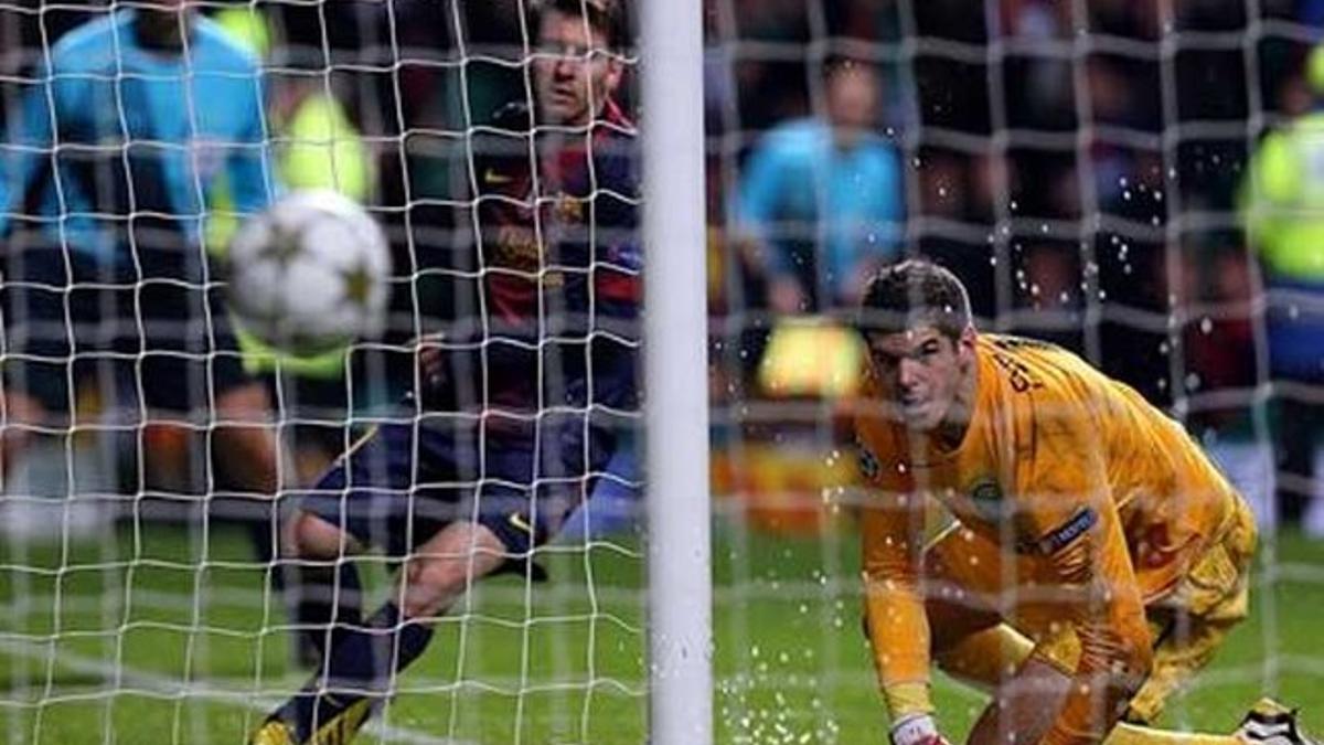 Leo Messi ante Fraser Forster en un partido disputado en Champions League