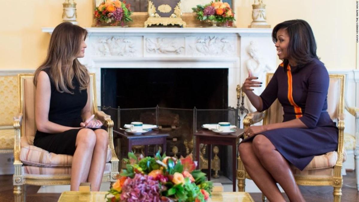 Melania Trump y Michelle Obama, en su encuentro en la Casa Blanca, este jueves.
