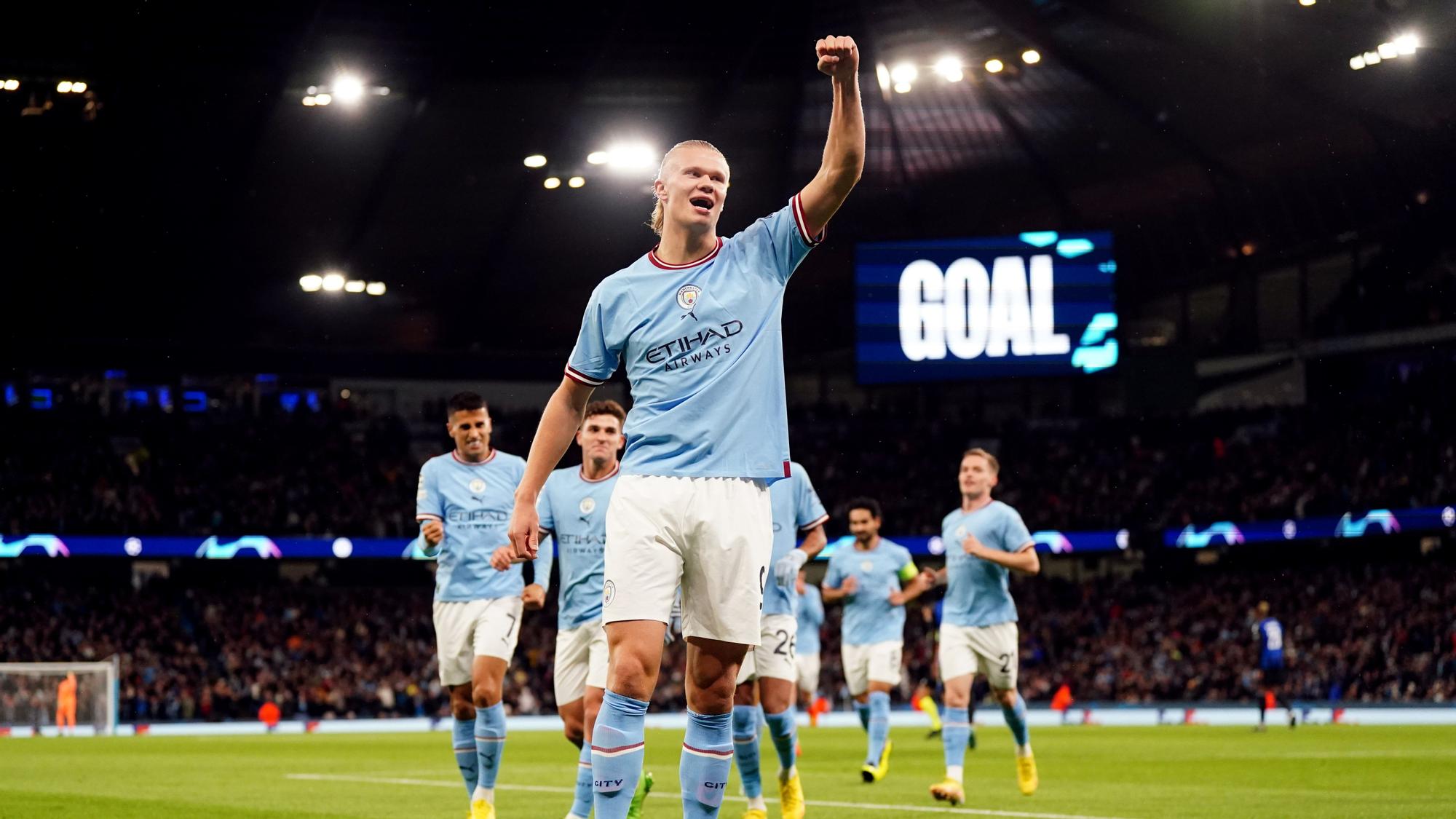 Haaland celebra uno de sus dos goles al Copenhague en el Etihad Stadium.