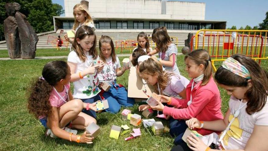 Més de 850 nens fan enlairar globus per crear una «pluja d´idees» sobre Girona