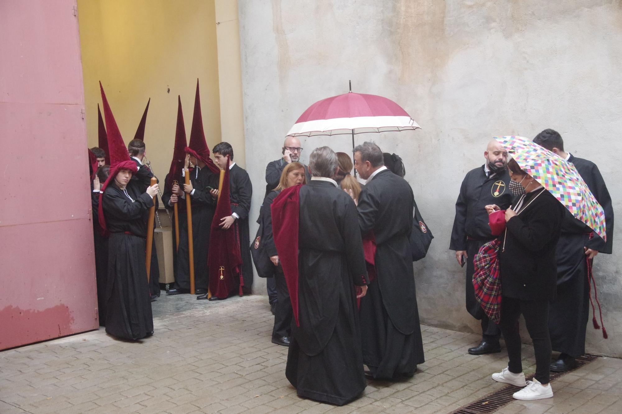 Espera ante el Oratorio de las Penas, antes de decidir si se sale o no.