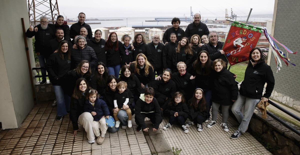 La charanga "Perdíos de los nervios", en un ensayo en la asociación vecinal de Pescadores. | JUAN PLAZA