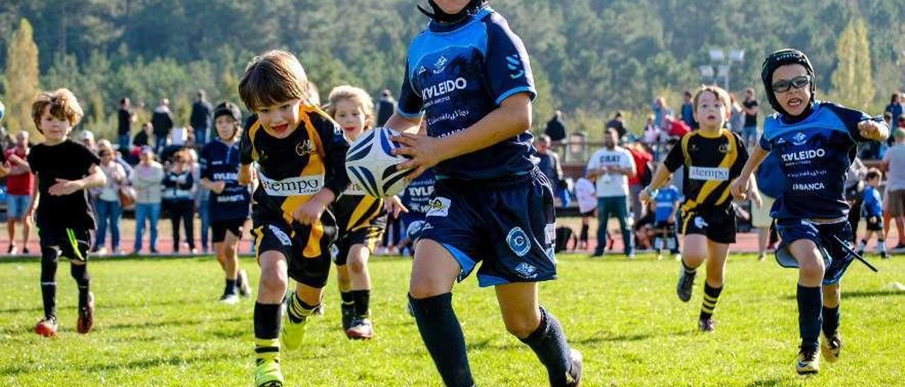 Uno de los partidos disputados esta temporada por la cantera del Vigo Rugby Club. FdV