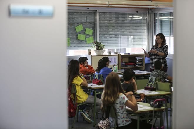 Miles de familias ya pueden pedir las ayudas para estudiantes con necesidad de apoyo: requisitos, cuantías y cómo solicitar los 400 euros extra