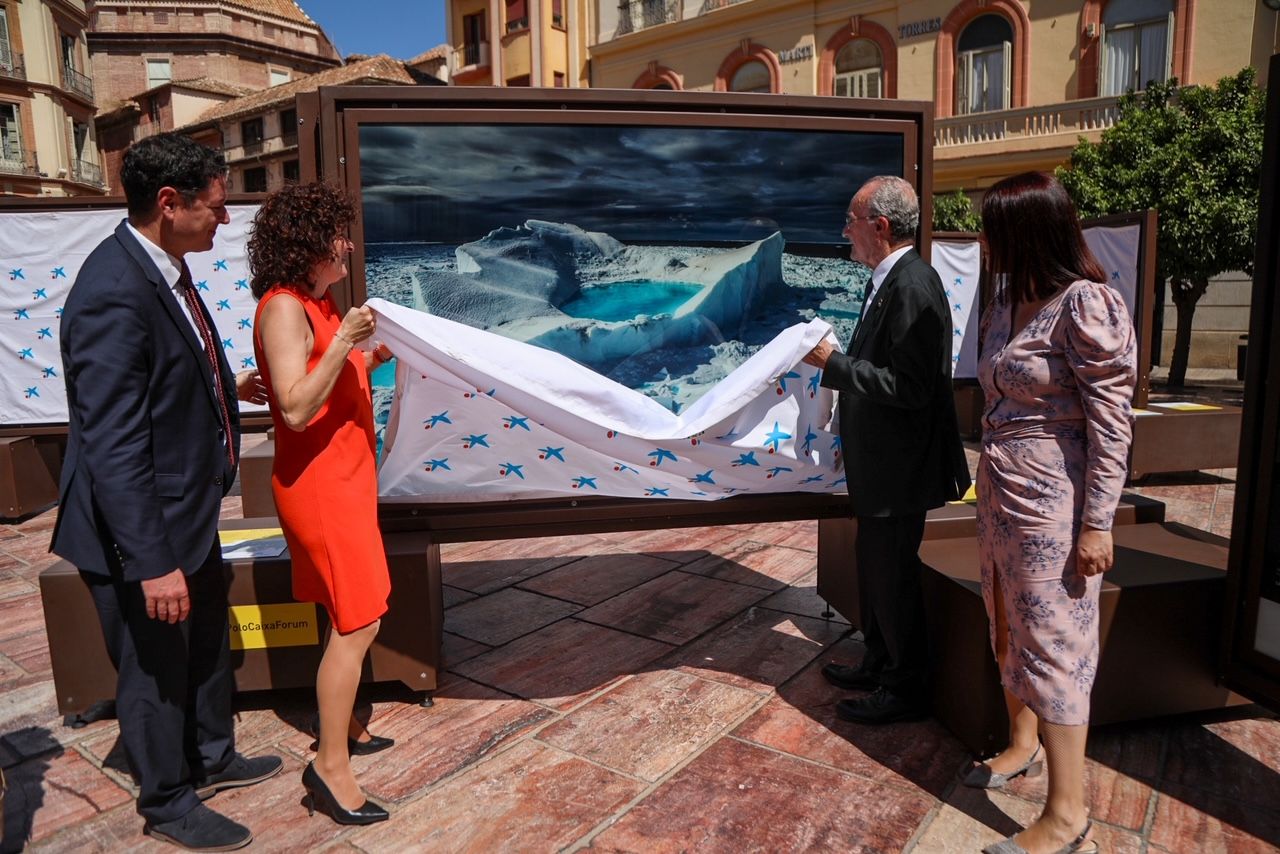 Exposición 'De polo a polo' en la plaza de la Constitución