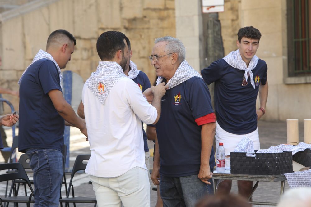 Fiestas de Sagunt. Pregón De Vicente Vayá y puesta del pañuelo de las peñas.