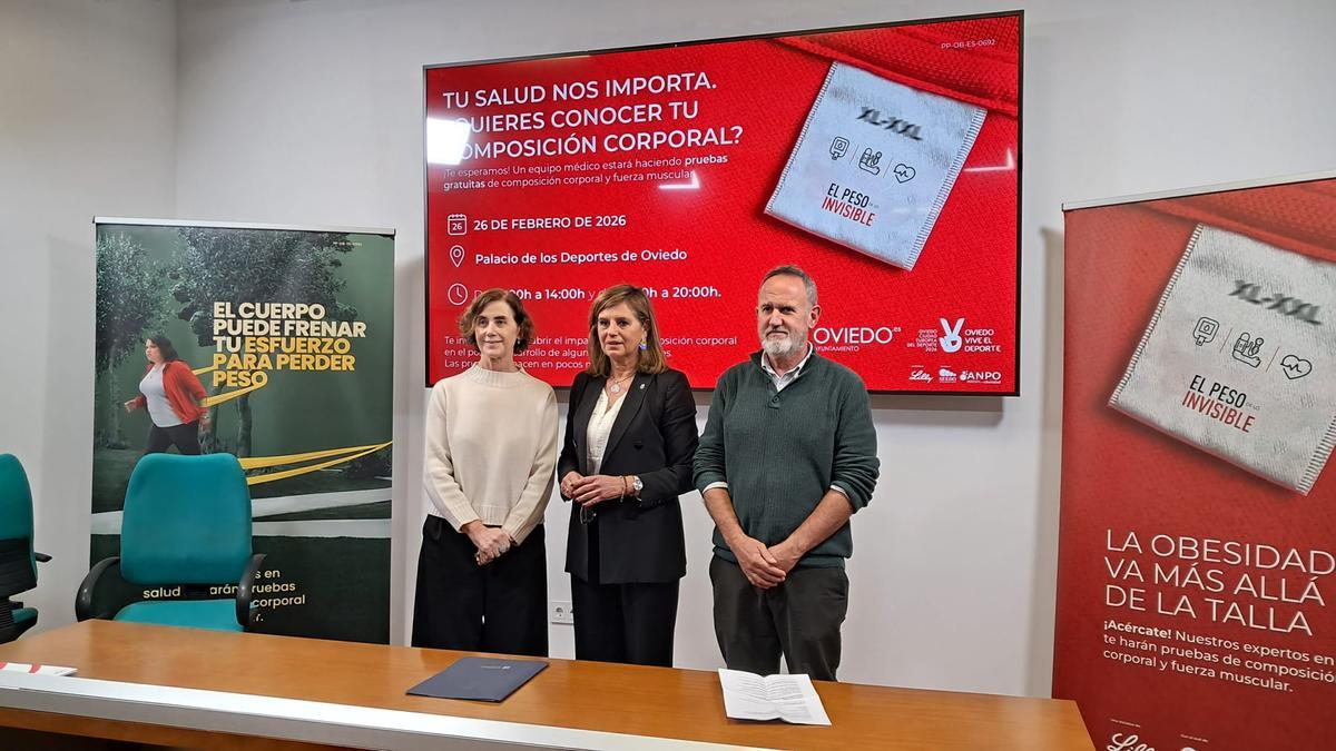 Por la izquierda; Teresa Millán, Directora de Relaciones Institucionales de Lilly; Conchita Méndez, concejala de Deportes y Ceferino Martínez, especialista de epidemiología y nutrición del HUCA.
