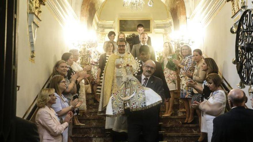 Multitudinario paso por el Manto de Lledó