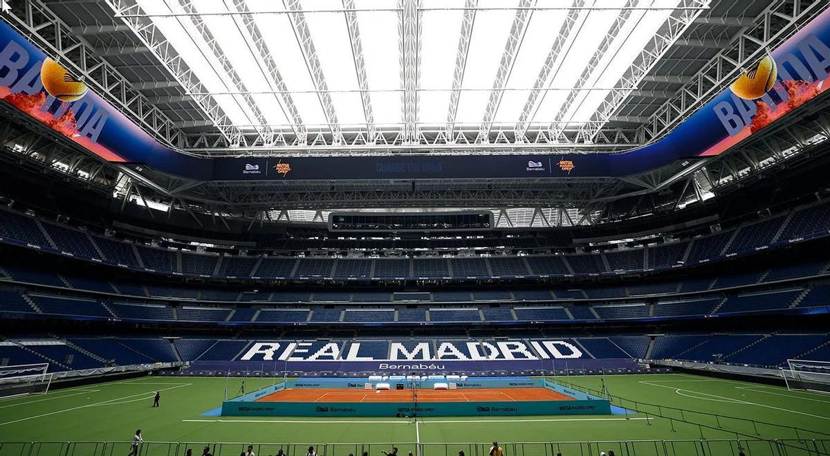 El Bernabéu acoge una pista de tierra batida para el Madrid Open