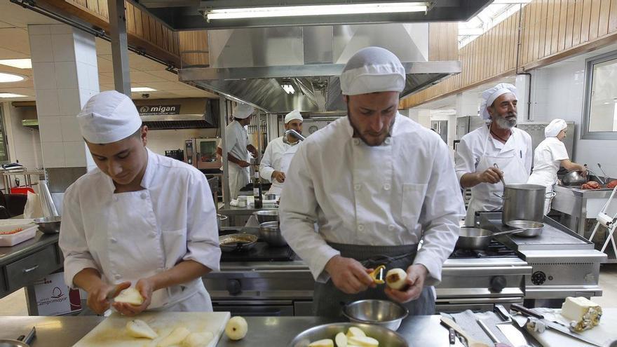 Horario nocturno, en domingos y festivos o tareas «repetitivas»: la cruz de la FP Dual en hostelería en Vigo