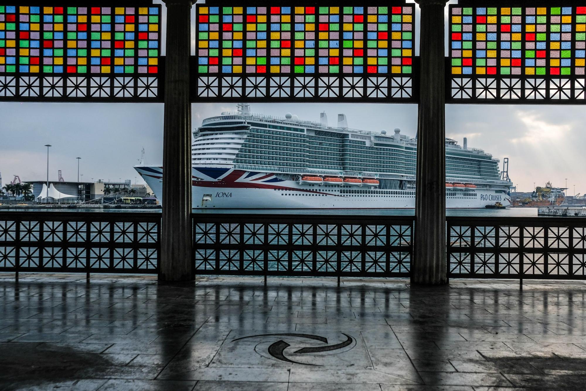 Visita inaugural de los cruceros 'Iona', de P&O Cruises, y 'Celebrity Apex', de la naviera Celebrity Cruises