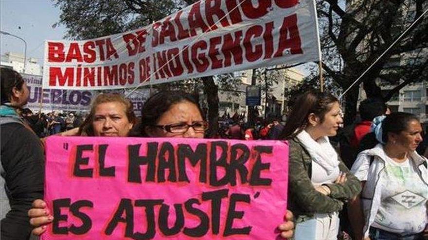 Protesta multitudinaria en Argentina en contra de la &quot;catástrofe&quot; económica