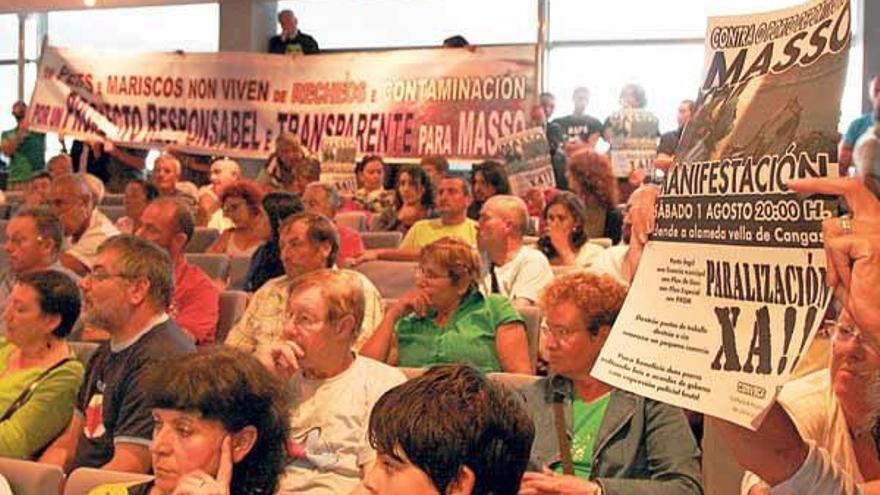 Miembros del Foro, marineros y familiares ocuparon las filas del público en la sesión plenaria de ayer.