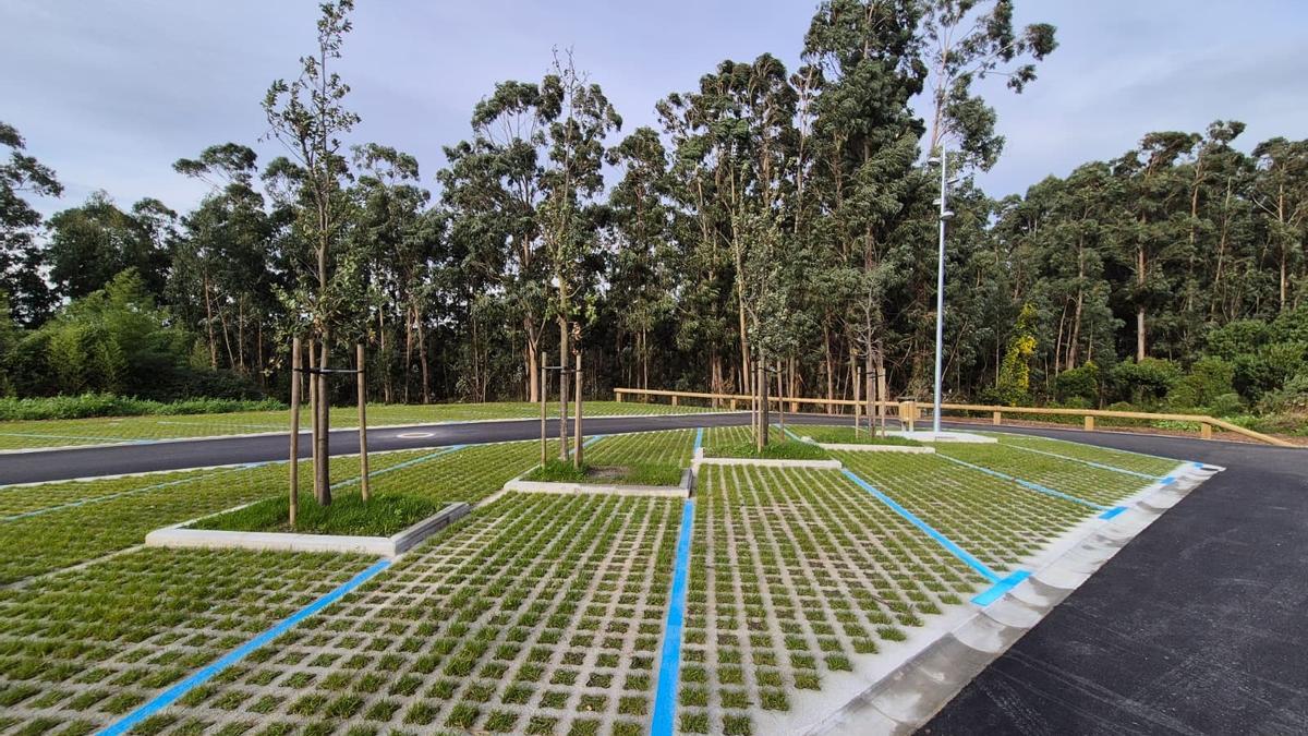 Oleiros habilita un aparcamiento público de 80 plazas cerca de la playa de Canaval tras invertir 300.000 euros