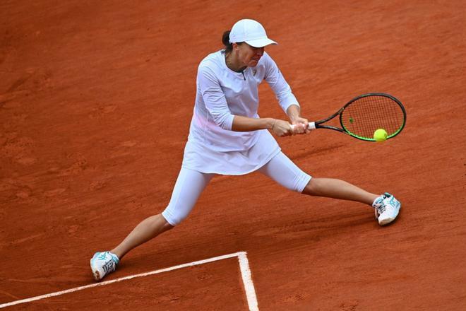 Iga Swiatek, se convierte en la ganadora más joven de Roland Garros tras doblegar en la final de Roland Garros 2020 a Sofia Kenin por un contundente 6-4 y 6-1