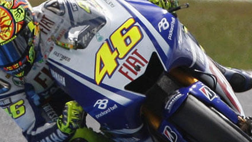 Rossi pilota su Yamaha durante los entrenamientos