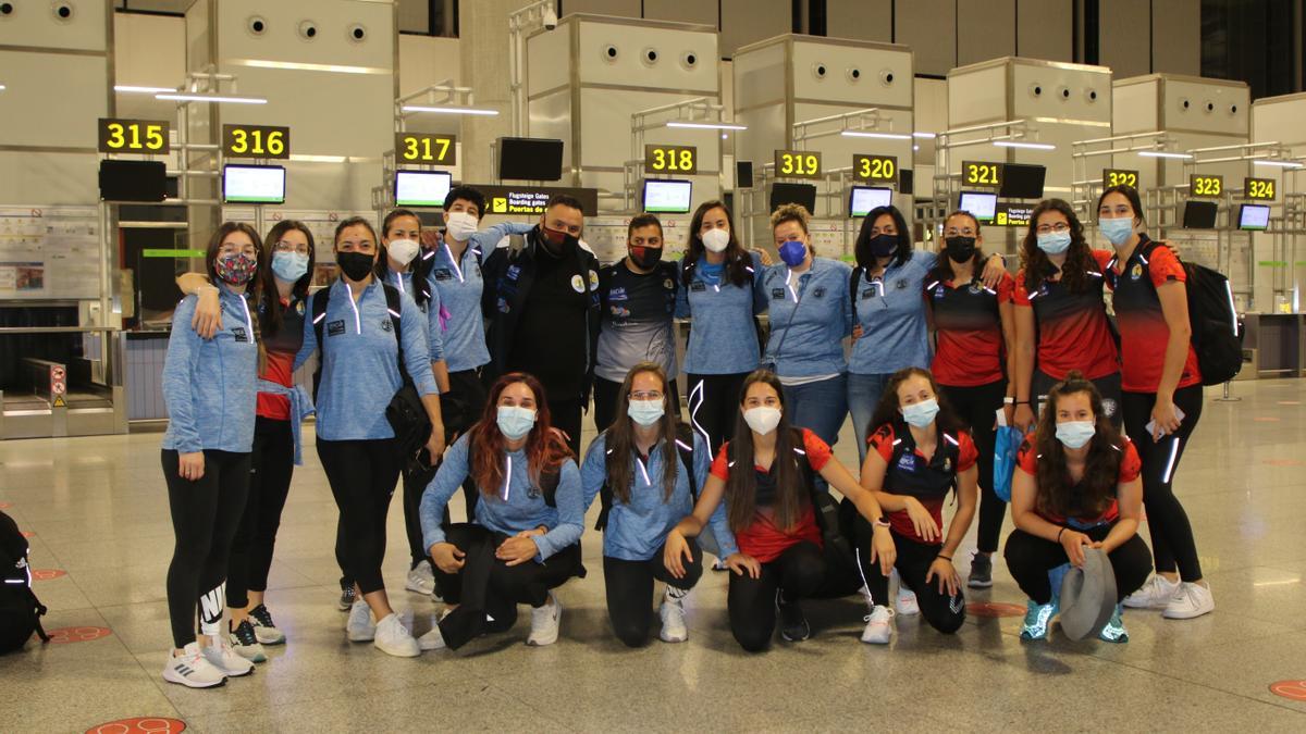 El Rincón Fertilidad, en el aeropuerto de Málaga antes de poner rumbo a Canarias.