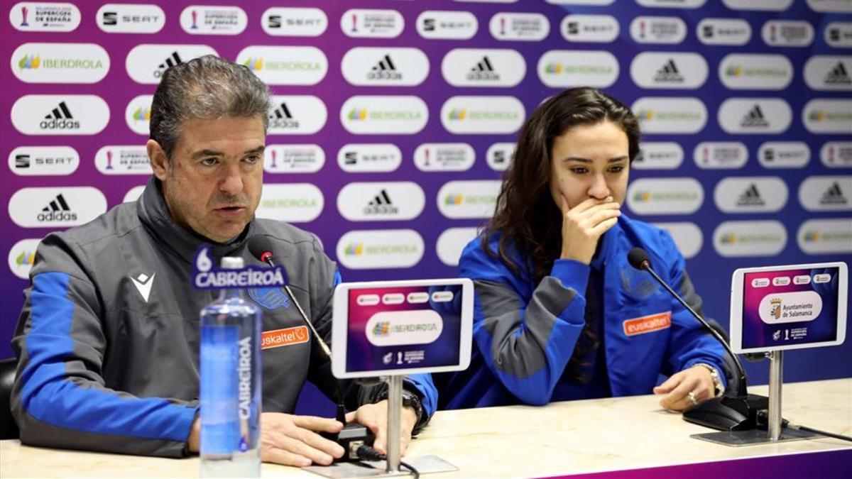 Arconada con Nahikari durante la rueda de prensa