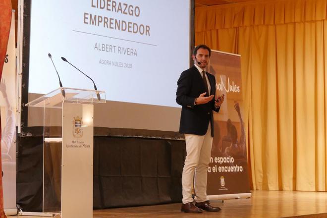 Albert Rivera inaugura 'Ágora Nules 2025' con una conferencia que ha generado gran expectación