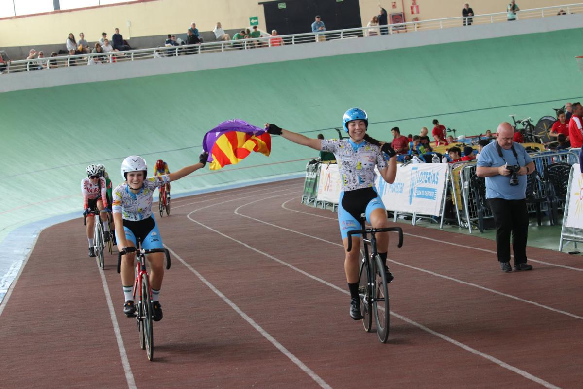 Clara Martínez y Valentina Ferreyra, campeonas de España junior en puntuación. Ciclismo en pista