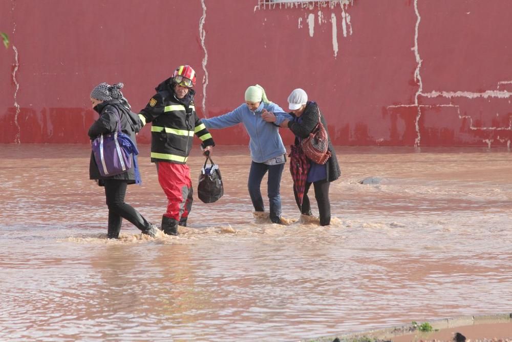 La UME monta su base en Los Alcázares para ayudar