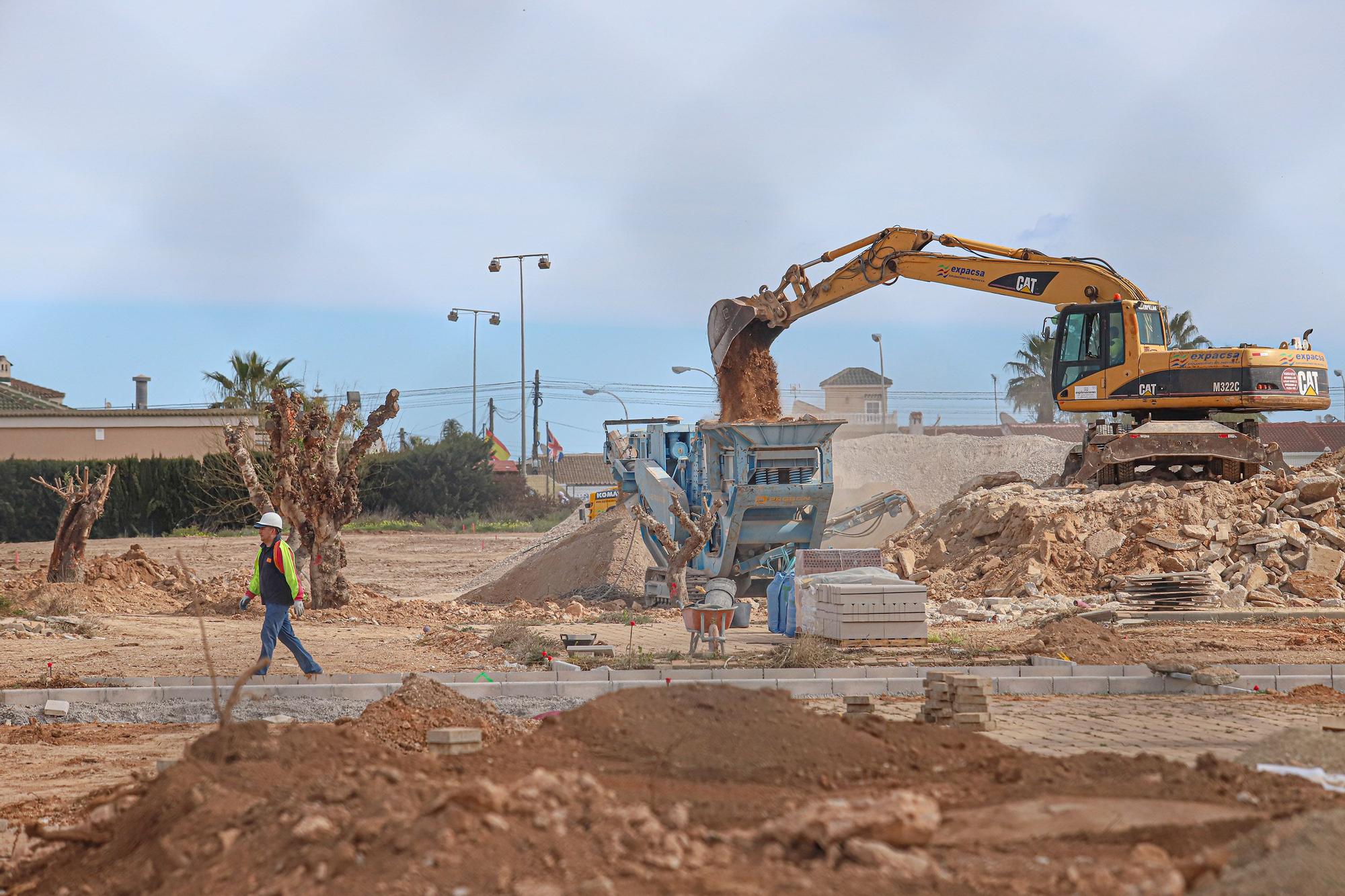 Así van las Obras del  parque La Siesta de la urbanización de San Luís en Torrevieja