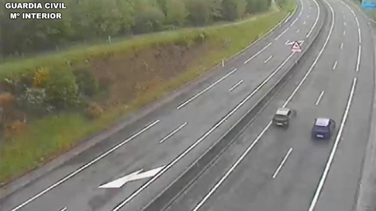Dos vehículos son captados circulando en paralelo a más de 200 km/h