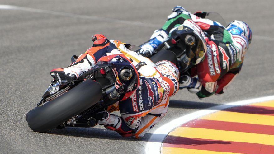 Marc Márquez (Honda), en primer término, persiguiendo a su hermano Alex, en Motorland (Aragón).