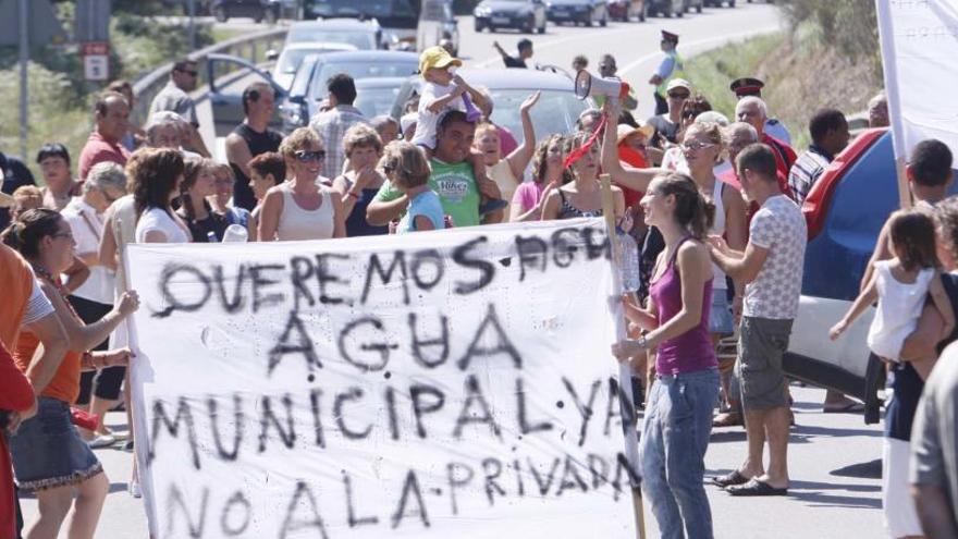 Protesta dels veïns el 2009 reclamant connectar-se a la xarxa